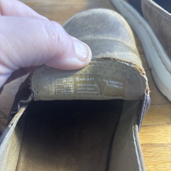 Ariat Youth Slip On Leather Loafers Shoes Size 7.5B Brown Rubber Soles Casual - Picture 2 of 10